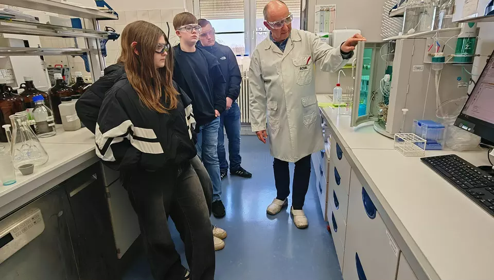 Einblicke in die unterschiedlichen Analysen im Labor in Schkopau