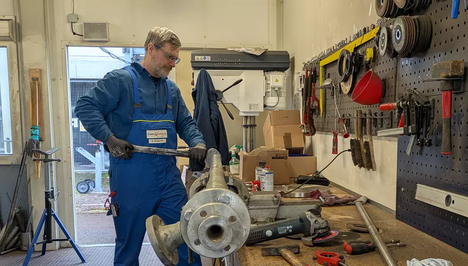 Michael Kowalski an der Werkbank
