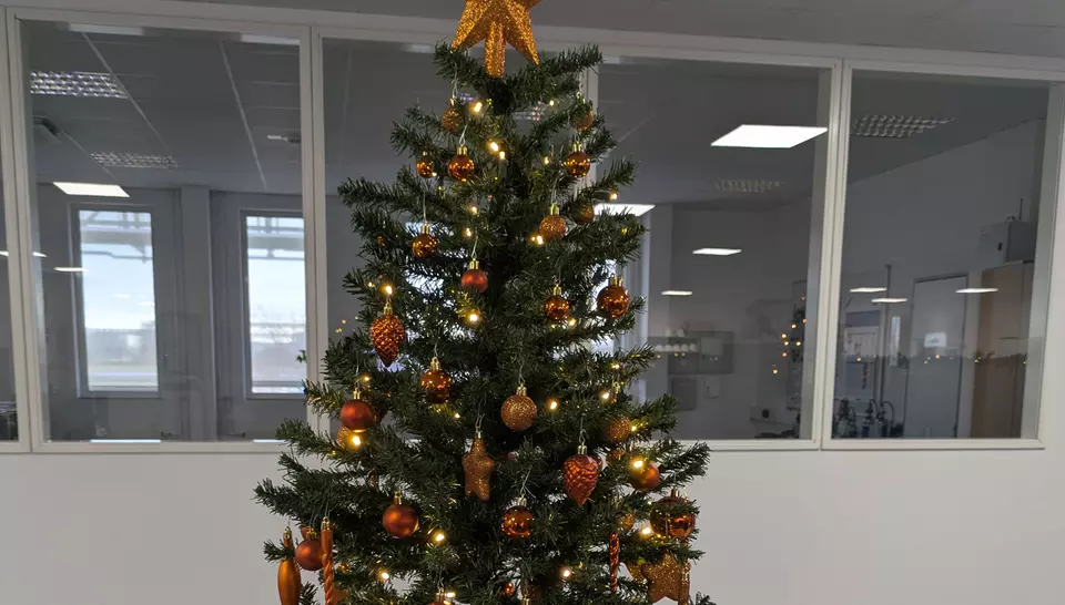 Weihnachtsbaum in der Messwarte in Schkopau